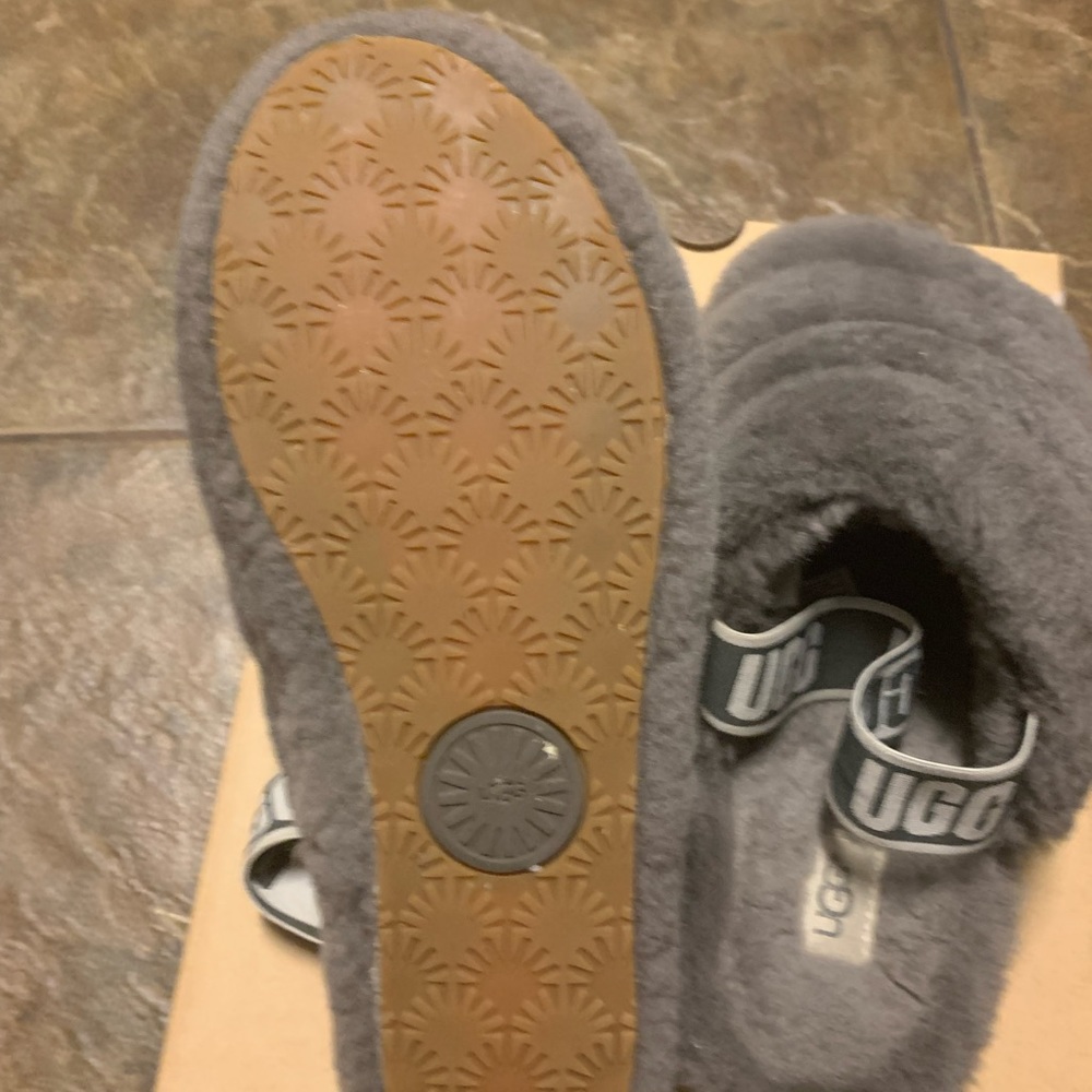 Ugg Fluff Yeah Slides - Size 9 - image 2